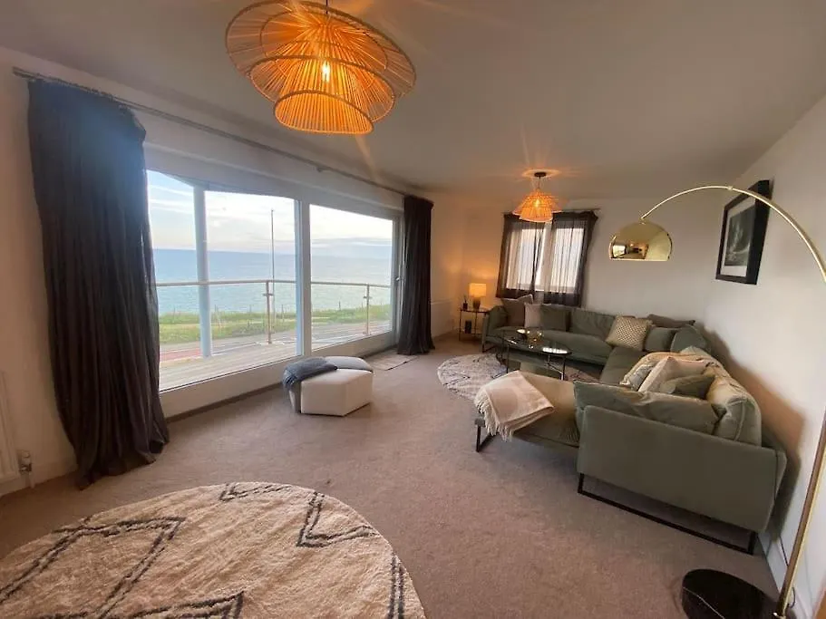 Cliff Top Heights-Beach Front House Near Brighton Holiday home