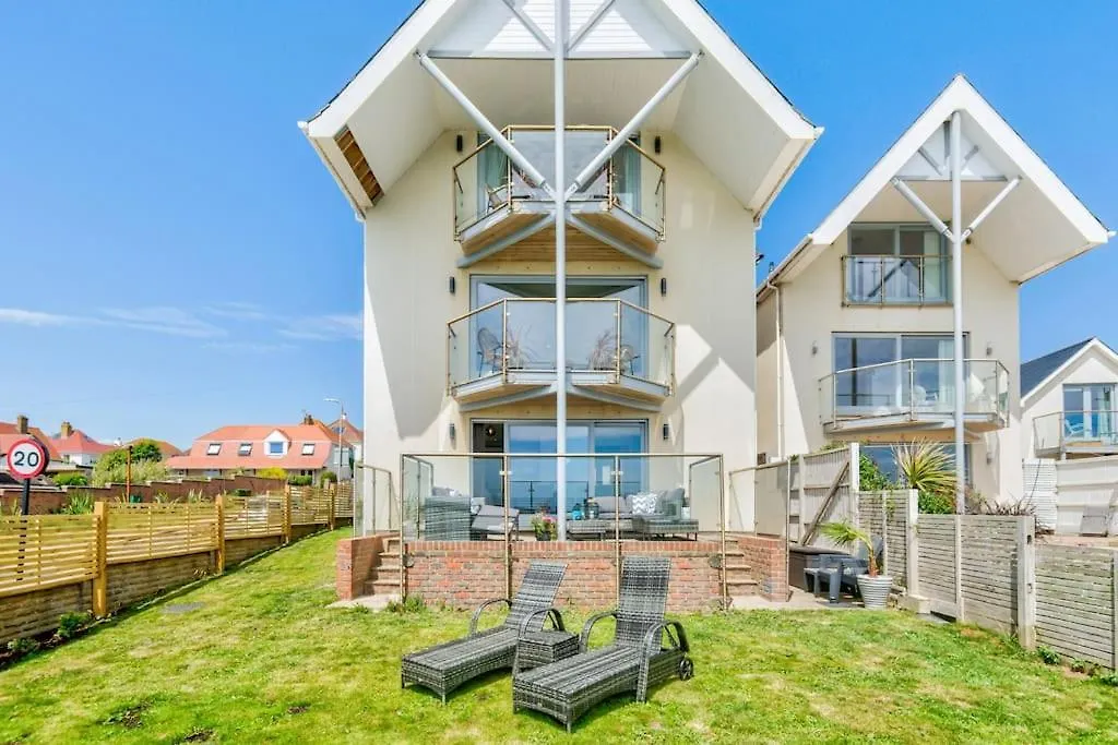 Holiday home Cliff Top Heights-Beach Front House Near Brighton