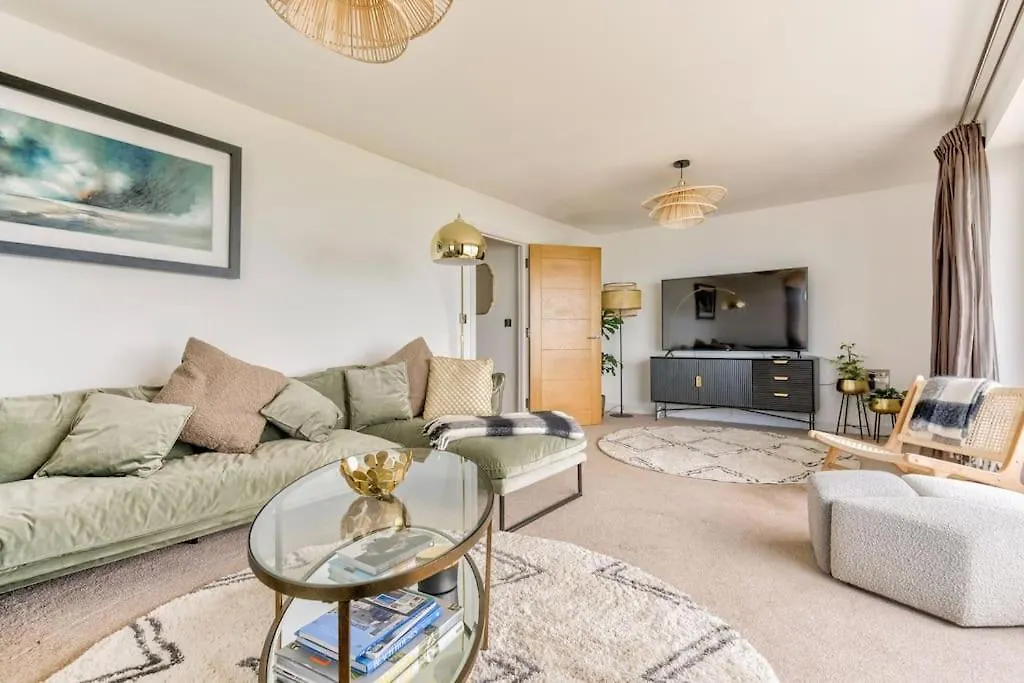 Holiday home Cliff Top Heights-Beach Front House Near Brighton