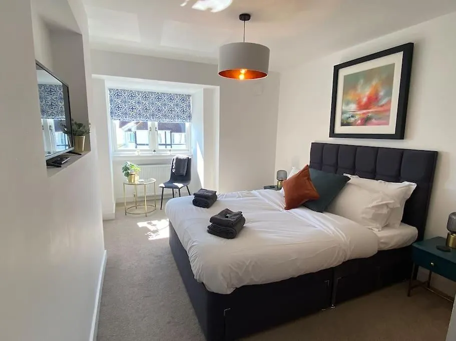 Cliff Top Heights-Beach Front House Near Brighton Holiday home