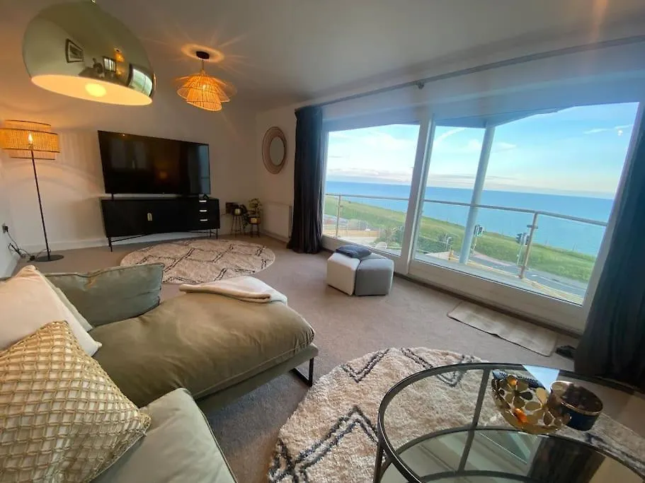Cliff Top Heights-Beach Front House Near Brighton Holiday home