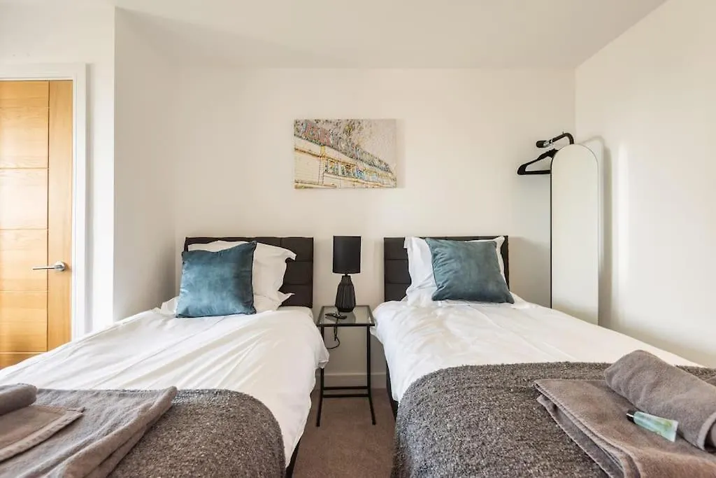 Cliff Top Heights-Beach Front House Near Brighton Holiday home