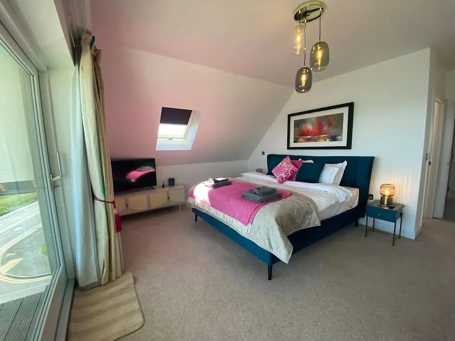 Holiday home Cliff Top Heights-Beach Front House Near Brighton