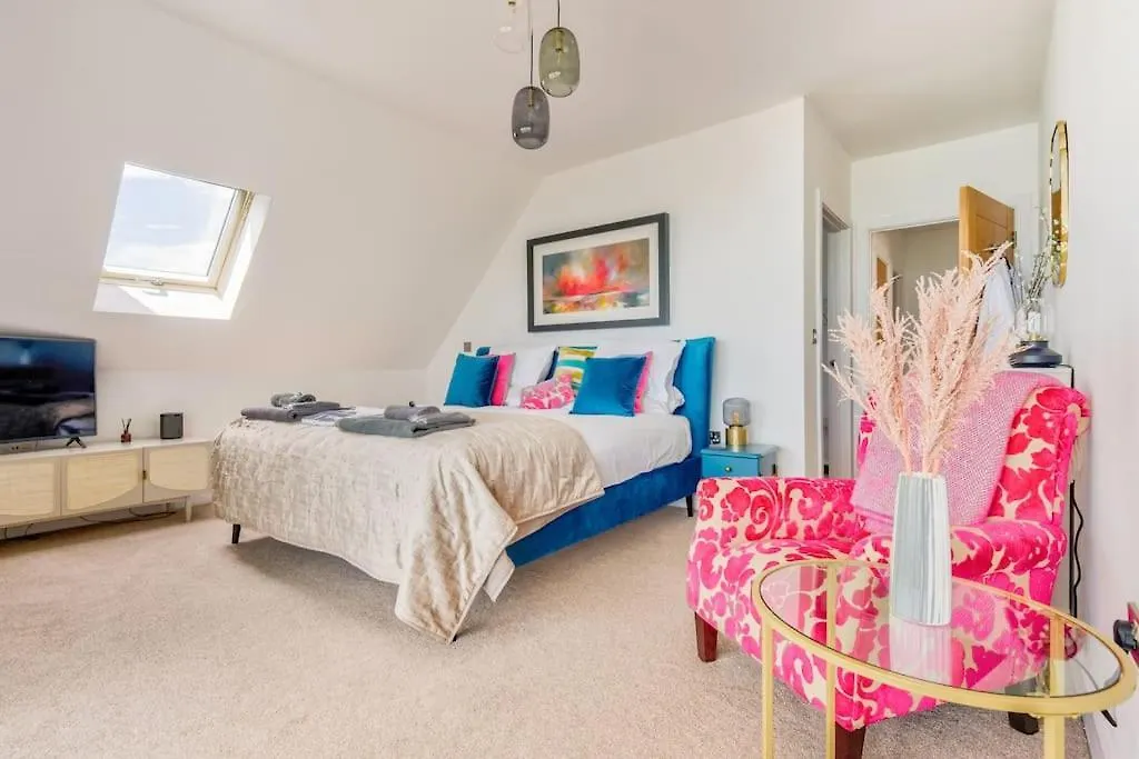 Cliff Top Heights-Beach Front House Near Brighton Holiday home