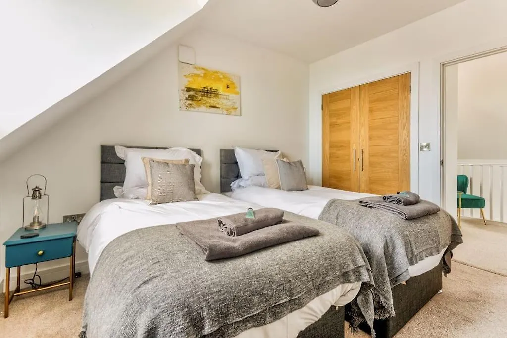 Holiday home Cliff Top Heights-Beach Front House Near Brighton